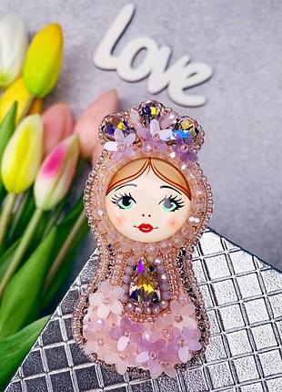 Брошь матрёшка из бисера