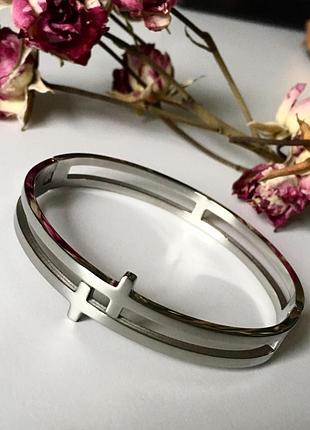 Стильний браслет з родієвим покриттям