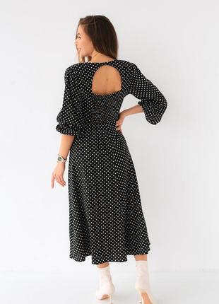 Женское платье в горох с вырезом на спинке черного цвета3 фото