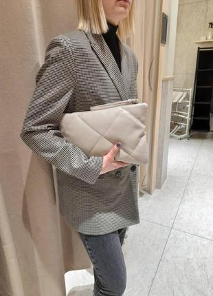 Продам молочный стеганый клатч