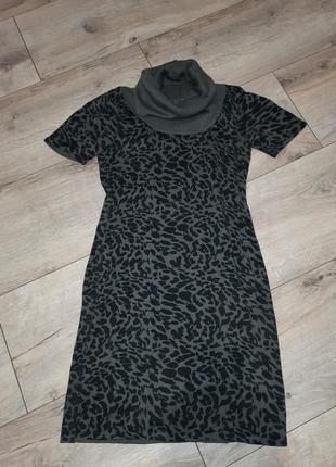 Платье в серый леопардовый принт