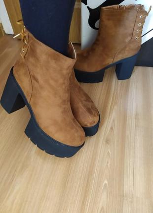 Ботильйони товстий каблук на тракторній платфоре camel/трендовий гірчиця