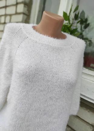 Белый свитер-реглан "нежность"