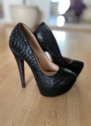 Туфли christian louboutin  оригинал