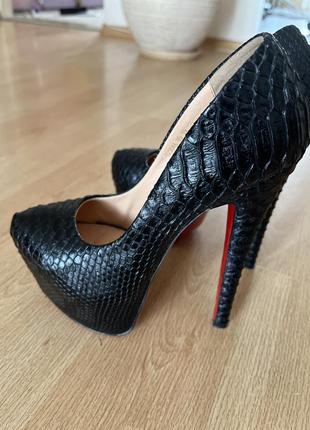 Туфли christian louboutin  оригинал3 фото