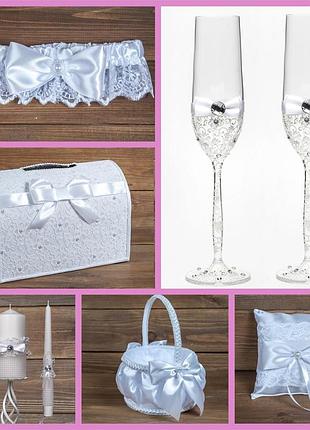 Свадебные аксессуары. белая корзинка для лепестков, подушечка для колец, подвязка, свечи, коробочка для денег,