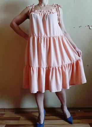 Новое ярусное легкое персиковое платье