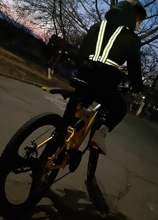 Світловідбиваючий жилет.