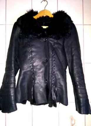 Черная натуральная дубленка с капюшоном