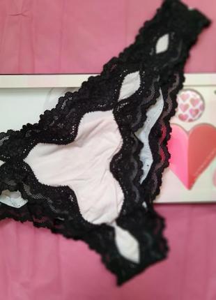 Подарунковий набір victoria's secret one size cheekini panty& iron-on accessories