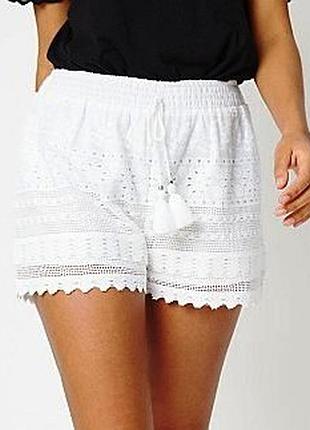 Білосніжні шорти з мережива