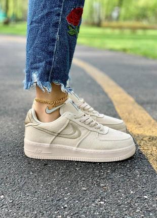 Нереально красивые женские кроссовки nike air force 1 low ‘stussy fossil’ бежевые