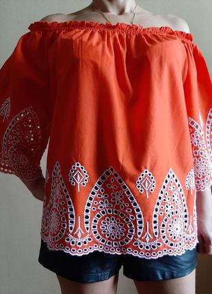 Натуральная красная блуза с шитьем и спущенными плечами 100% хлопок2 фото