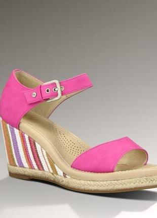 Босоніжки шкіряні ugg