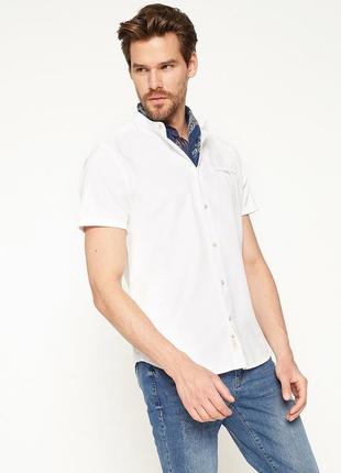 Стильна біла сорочка.