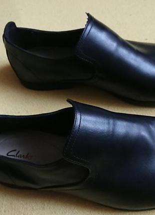 Брендові фірмові легкі шкіряні туфлі clarks,оригінал,нові,розмір 42(8анг.).4 фото