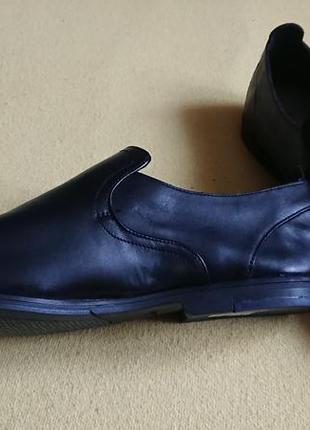 Брендові фірмові легкі шкіряні туфлі clarks,оригінал,нові,розмір 42(8анг.).2 фото