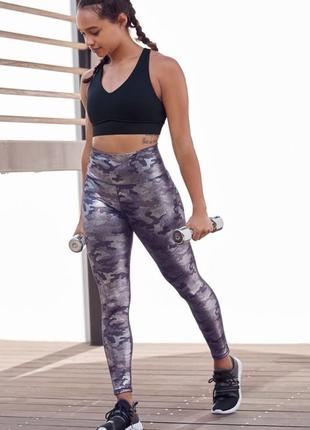 Моделюючі спортивні штани сріблястий камуфляж американського бренду fabletics
