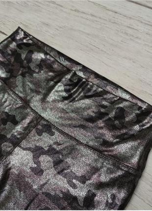 Моделирующие спортивные штаны серебристый камуфляж американского бренда fabletics4 фото