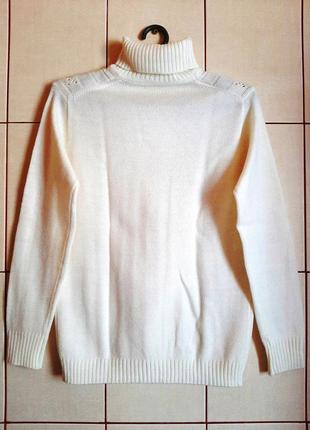 Белоснежный свитер с красивой вязкой2 фото
