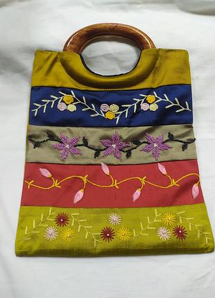 Сумочка из парчи с деревянными ручками