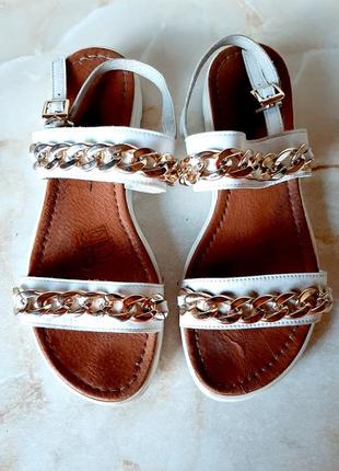 Натуральные кожаные белые босоножки