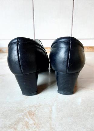 Чорні туфлі з натуральної шкіри2 фото
