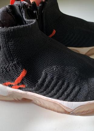 Стильні кросівки