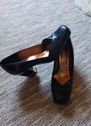 Шкіряні туфлі