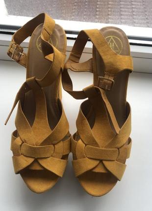 Босоніжки дуже гарний стан