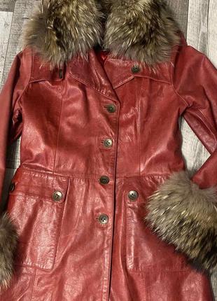 Эффектный кожаный плащ пальто с натуральным мехом2 фото