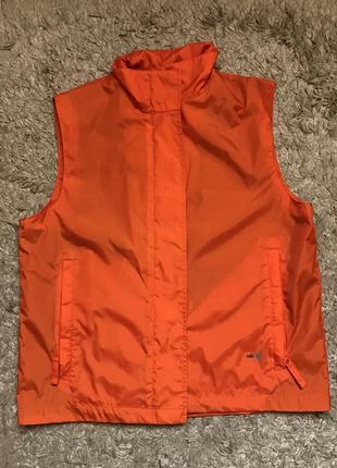 Стильная яркая жилетка nike