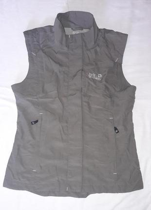 Спортивная фирменная жилетка