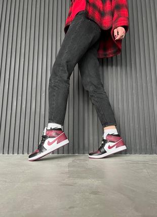 Nike air jordan 1 mid se black dark beetroot новинка жіночі бордові кросівки найк джордан весна літо осінь жіночі бордові трендові кросівки4 фото