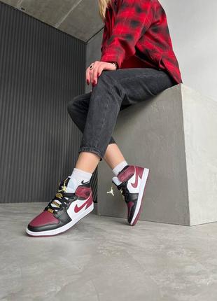 Nike air jordan 1 mid se black dark beetroot новинка бордовые кроссовки найк джордан жіночі бордові трендові кросівки демісезон весна літо осінь