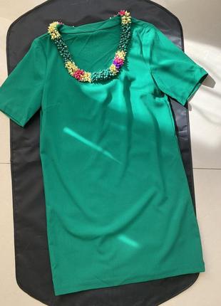 Платье emilio pucci прямого кроя зеленое с украшенным воротником в наличии