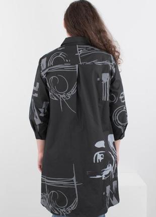 Стильная черная удлиненная рубашка платье туника с рисунком принтом оверсайз большой размер батал3 фото