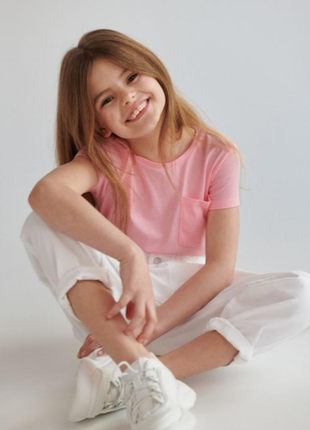 Яркая неоново - розовая футболка для девочки с кармашком. польша
