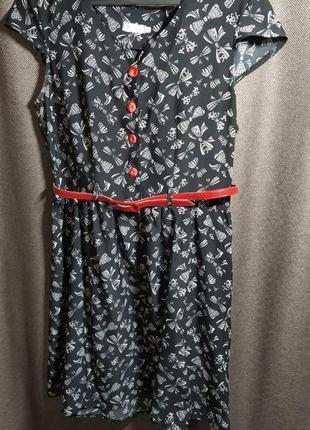 Легке літнє плаття з поясом