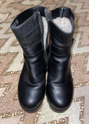 Кожаные зимние полусапожки женские