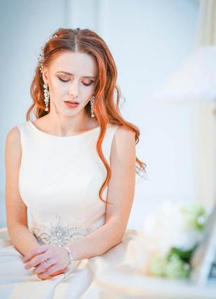 Довга атласна весільна сукня кольору айворі2 фото
