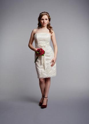 Короткое кружевное свадебное платье айвори цвета