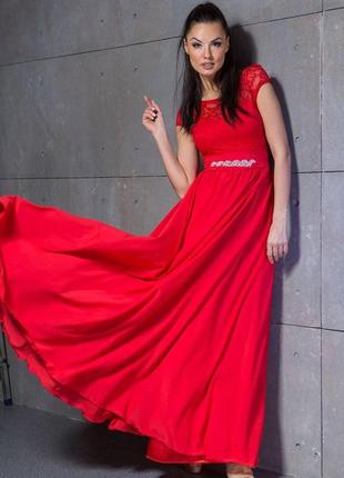 Красное длинное вечернее платье