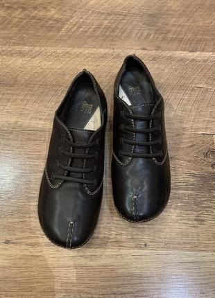 Шкіряні жіночі туфлі clarks