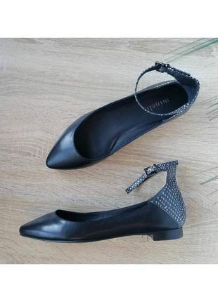 Шкіряні французькі остроносі чорні  туфлі з ремінцем  без підборіа на низькому ходу minelli 🇫🇷 37-38 розмір3 фото