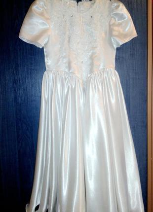 Плаття випускне біле атласне3 фото