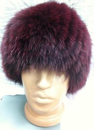 Меховая шапка из песца бордового цвета на вязанной основе