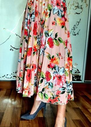 Красивейшая плиссированная юбка в цветочный принт4 фото