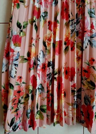 Красивейшая плиссированная юбка в цветочный принт5 фото