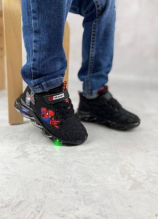 Утепленные светящиеся кроссовки spiderman.